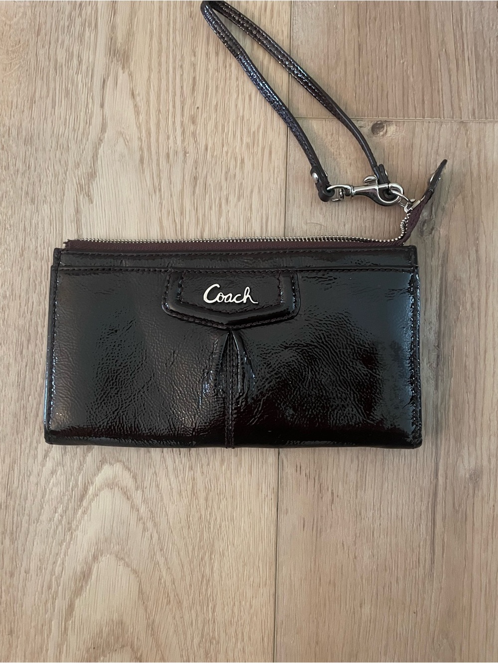 Vintage Coach Chocolate BrownPatent Wristlet Wallet with Silver Logo
